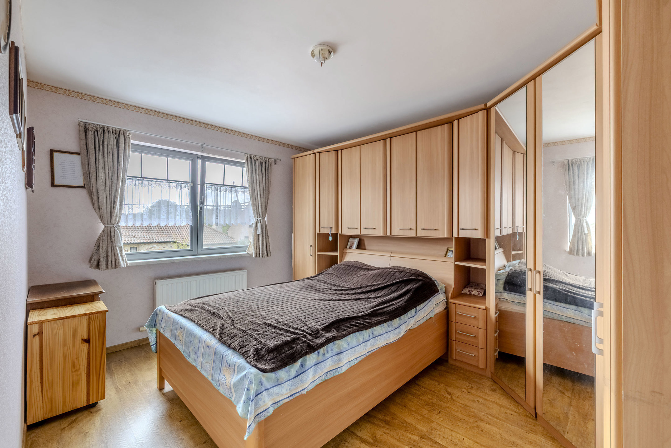 Verhuurd appartement met ruim terras, 2 slaapkamers & garage
