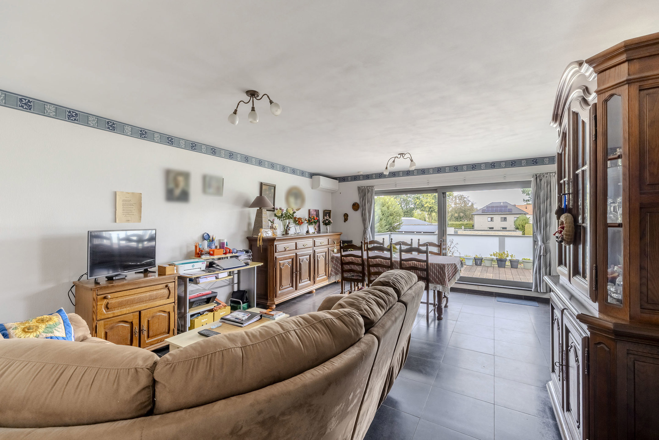 Verhuurd appartement met ruim terras, 2 slaapkamers & garage