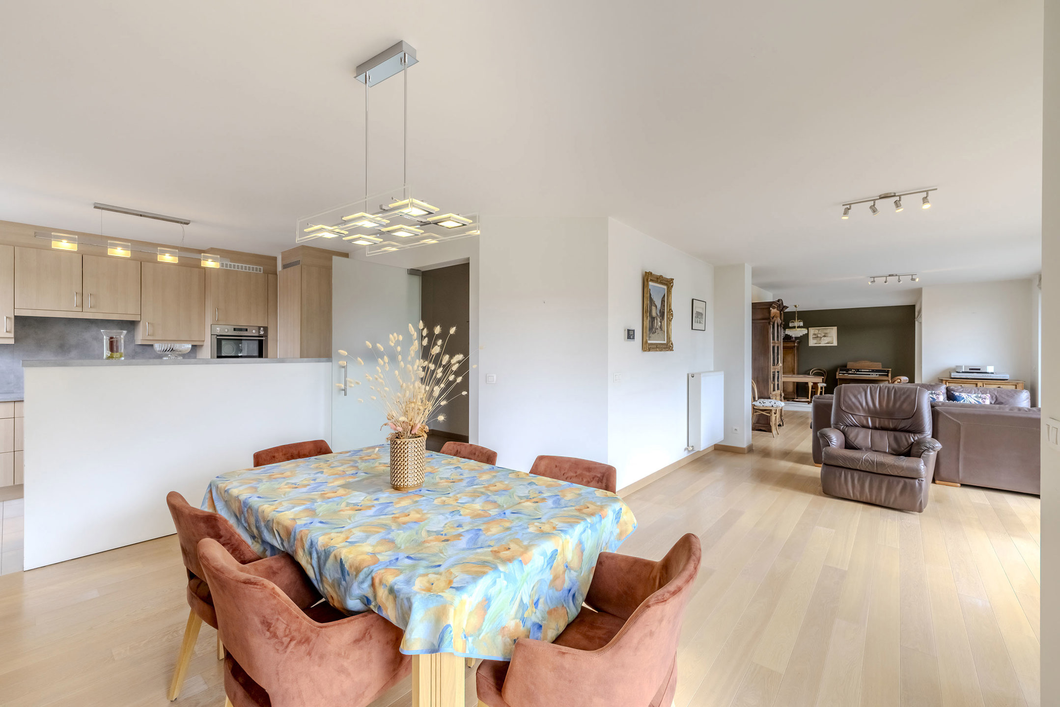 Uitzonderlijk appartement met 6 slaapkamers in Zandhoven!