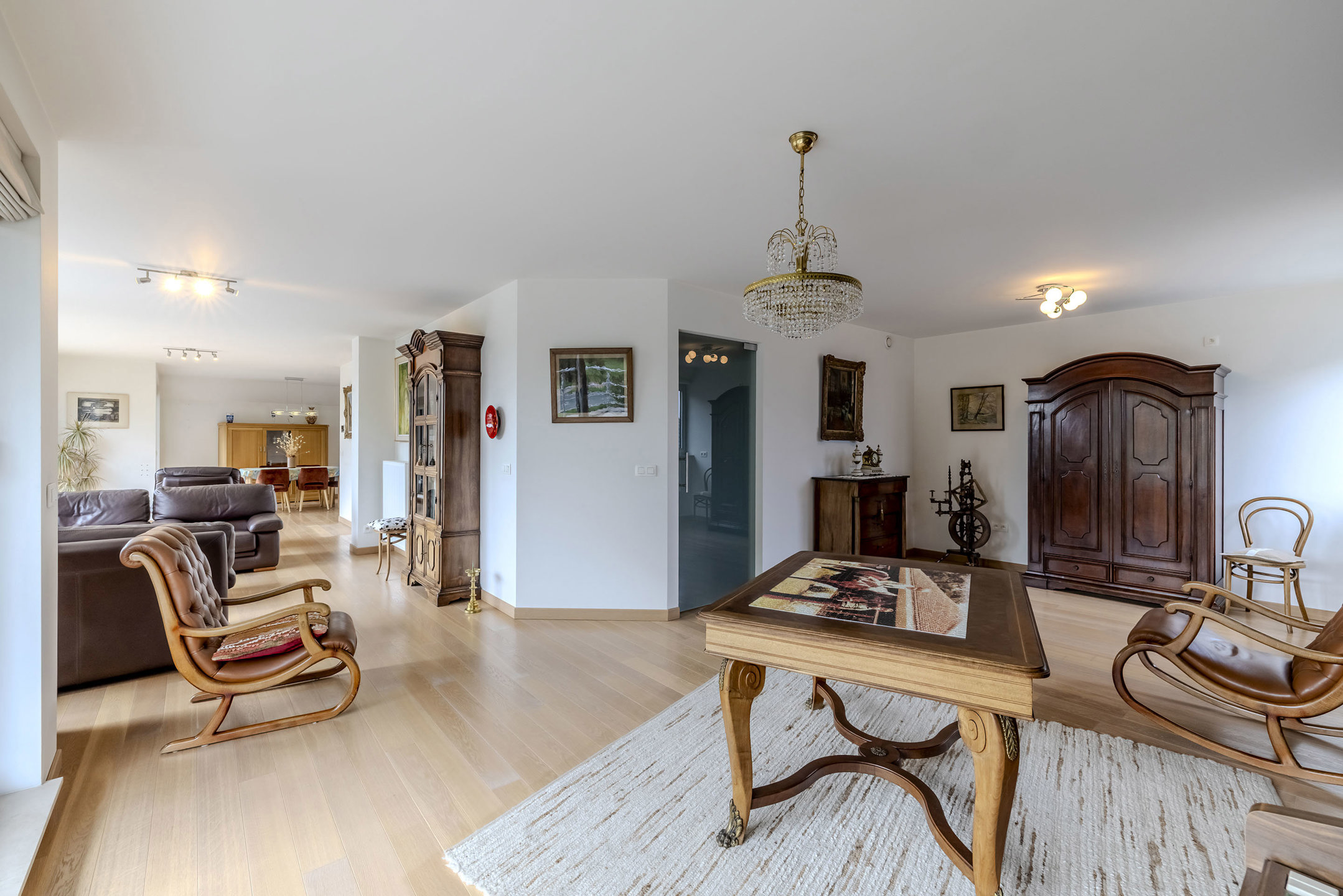 Uitzonderlijk appartement met 6 slaapkamers in Zandhoven!