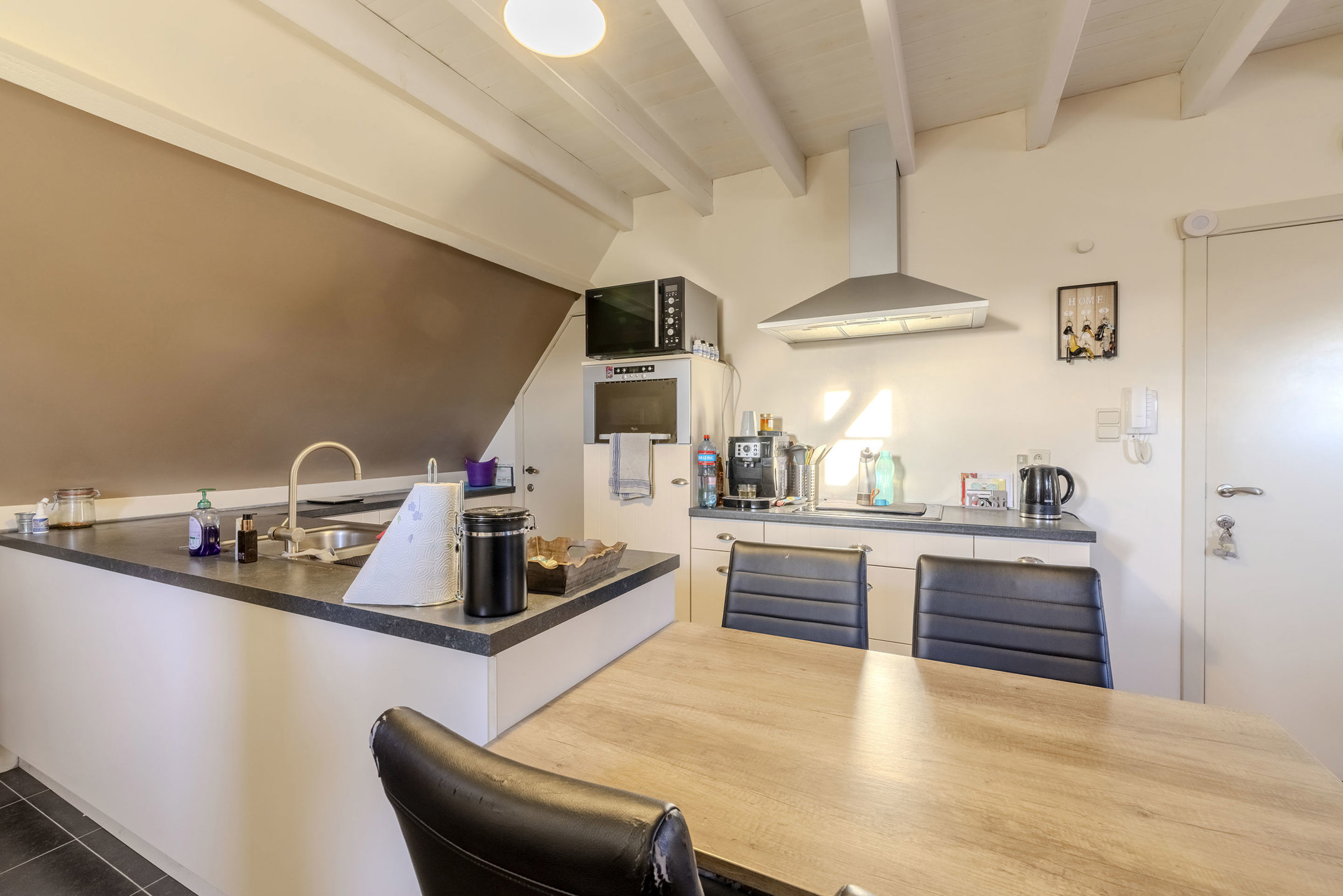 Duplex studio met garagebox op toplocatie