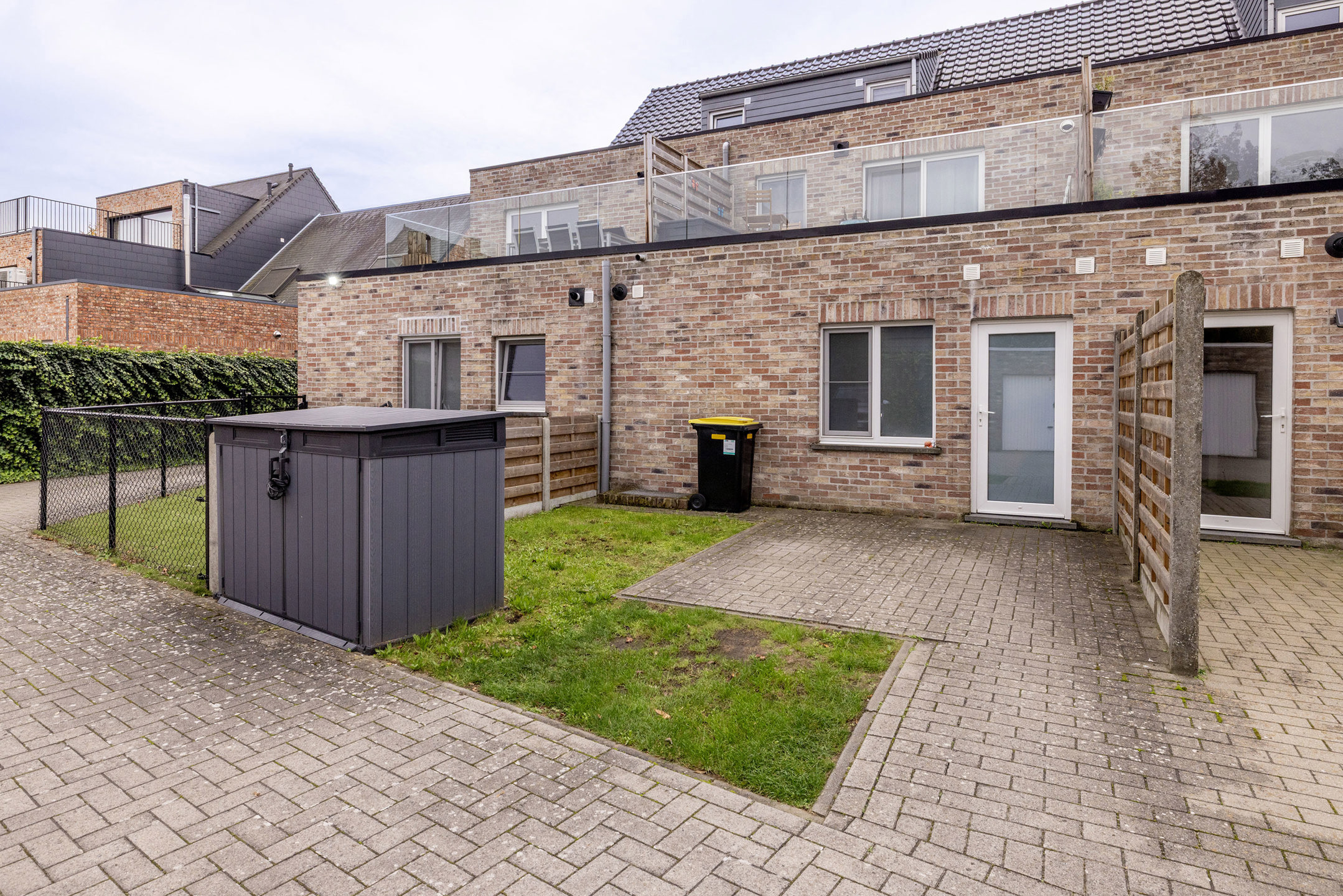 Gelijkvloers appartement met parking & tuin