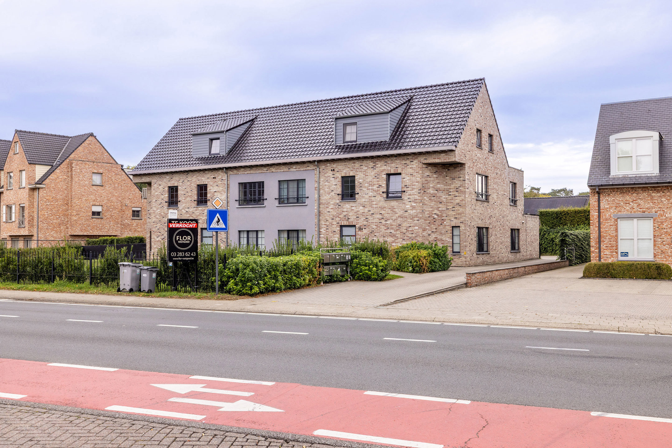 Gelijkvloers appartement met parking & tuin