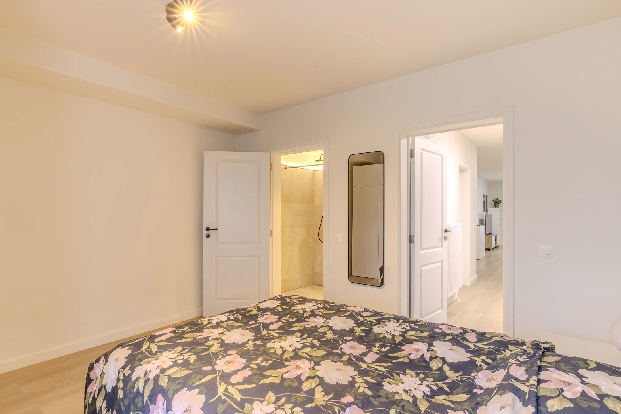 Gelijkvloers appartement met parking & tuin