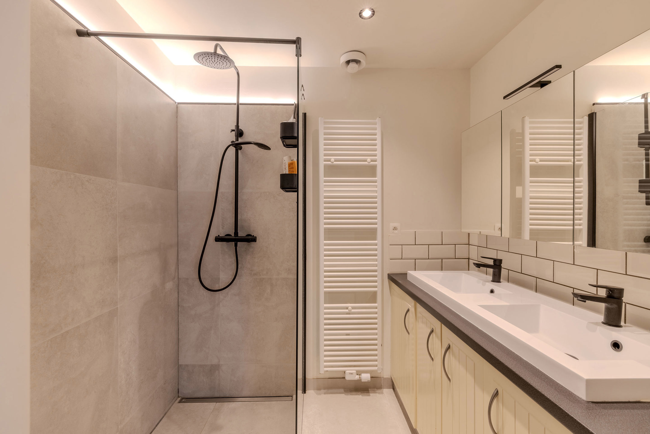 Gelijkvloers appartement met parking & tuin