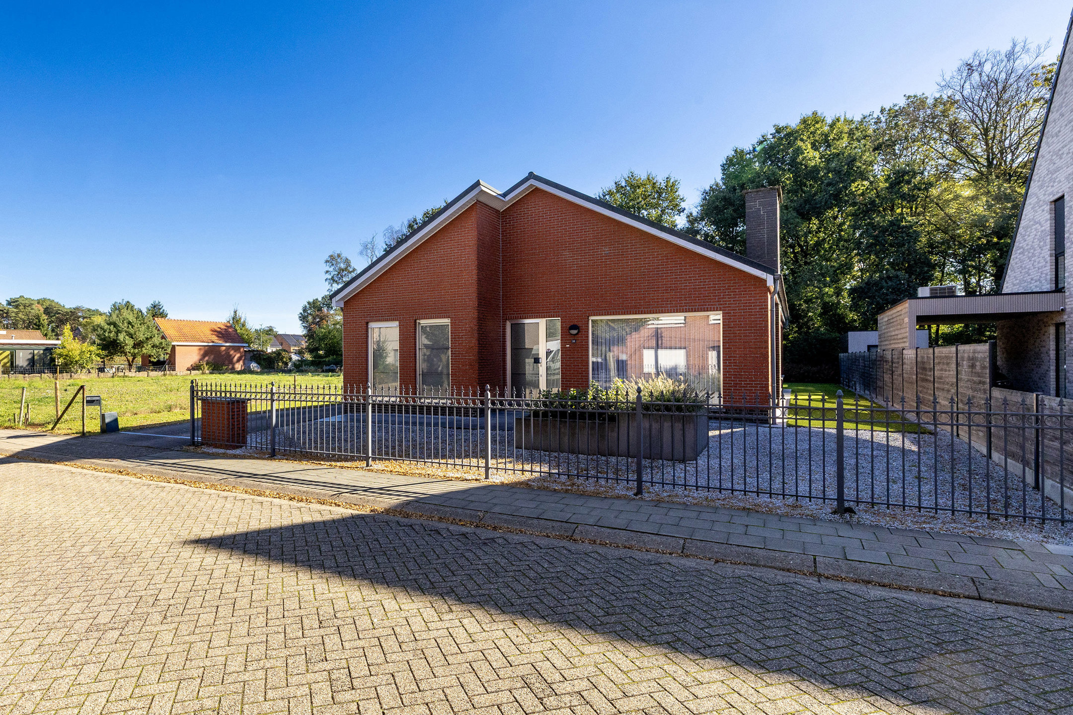 Gelijkvloerse woning met 3 slaapkamers op 730 m² in Sint-Job!