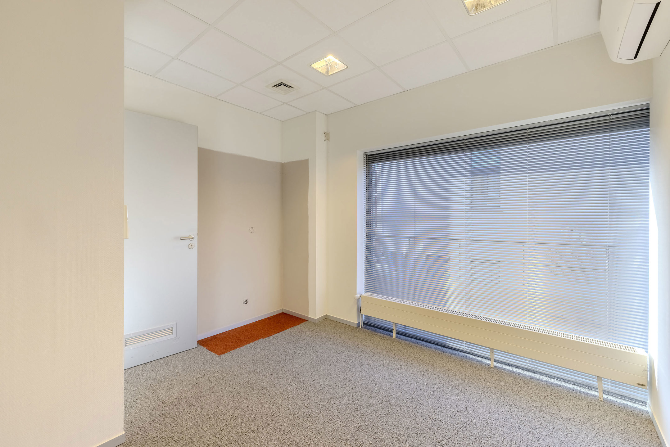 Instapklaar handelspand 217 m² op toplocatie in Oostmalle!