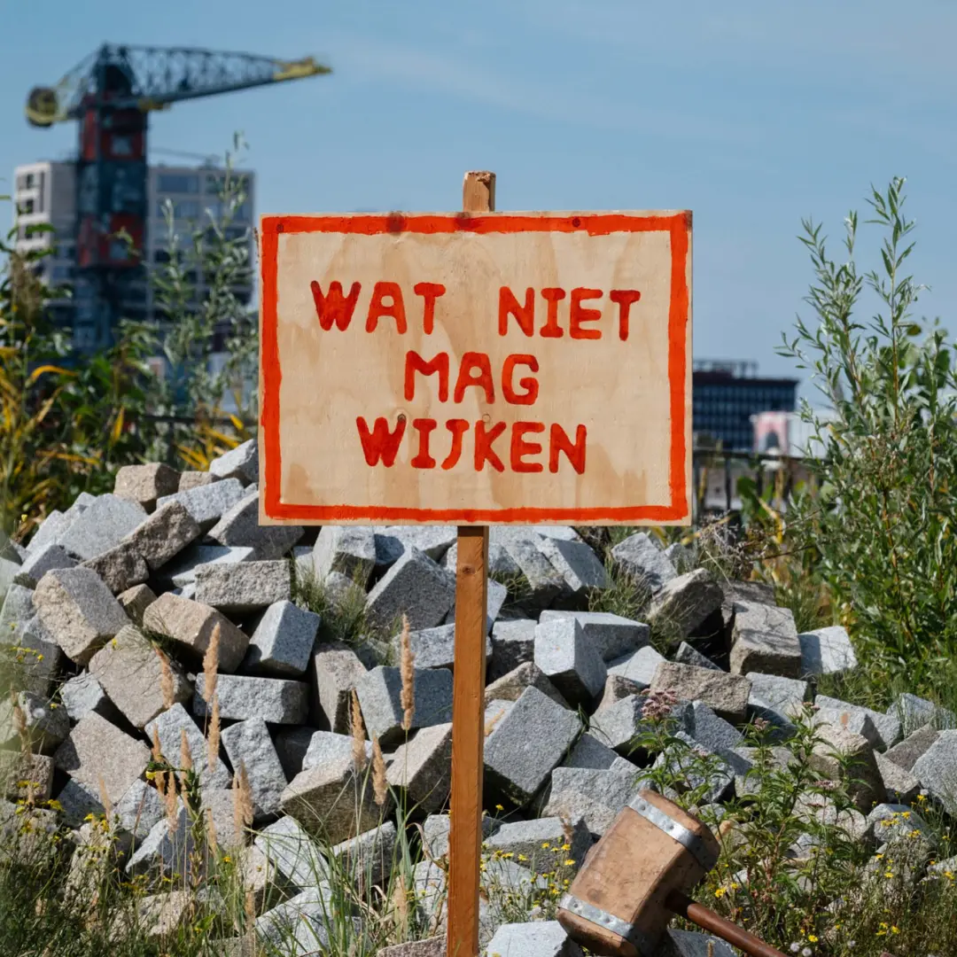 Wat niet mag wijken - Coen Dijkstra