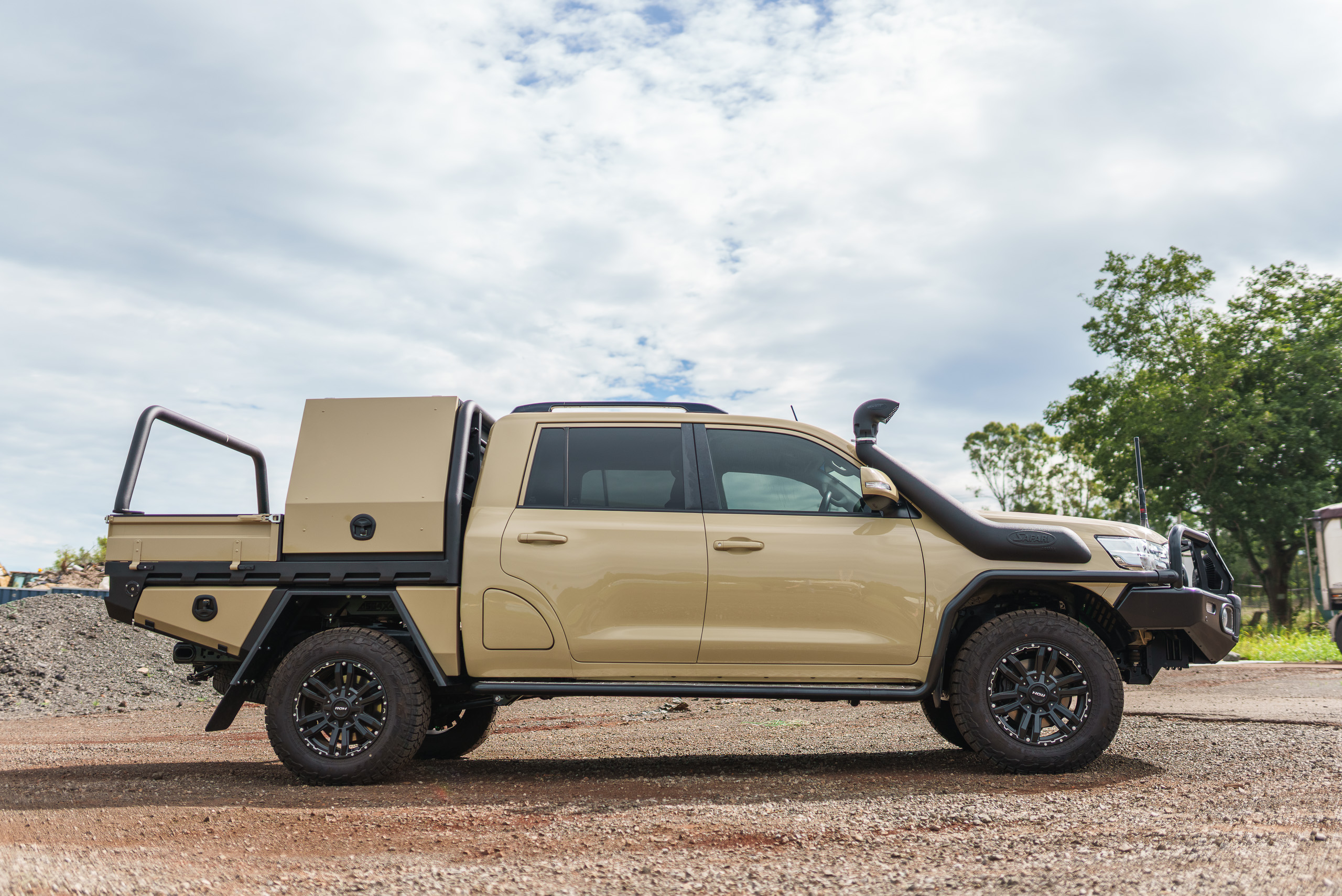 2018 200 Series Dual Cab