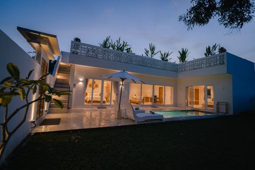 MODERN TROPICAL VILLA IN ULUWATU