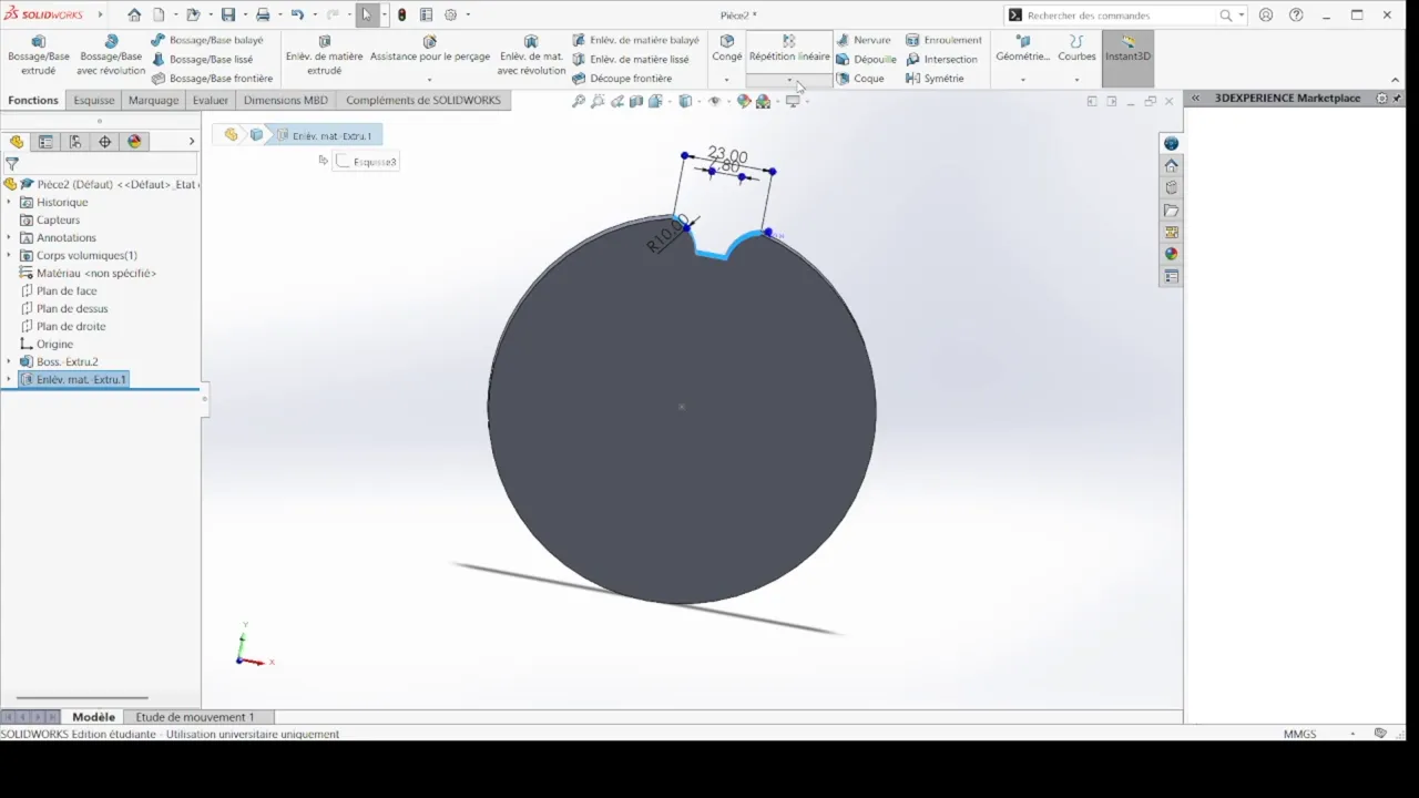 Coupe extrudée pour retirer la matière et créer la forme d'une dent