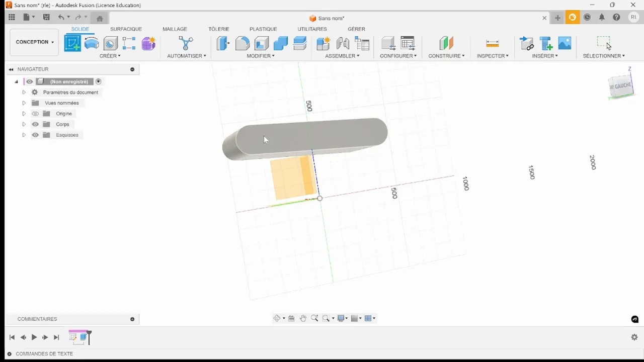 Utilisation de l'outil Extrude pour transformer l'esquisse en volume