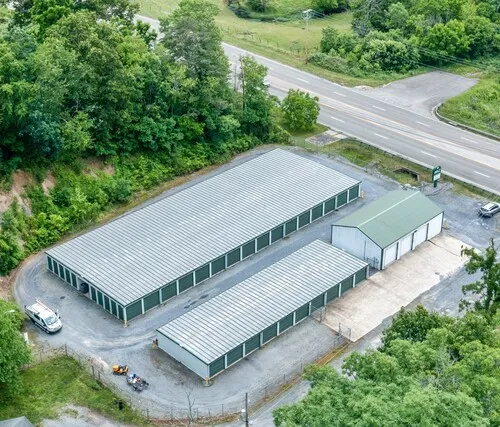 A Bolt Storage Facility in Abingdon, VA: Secure and welcoming self-storage with well-maintained facilities and roomy storage units reliable and convenient for your belongings.