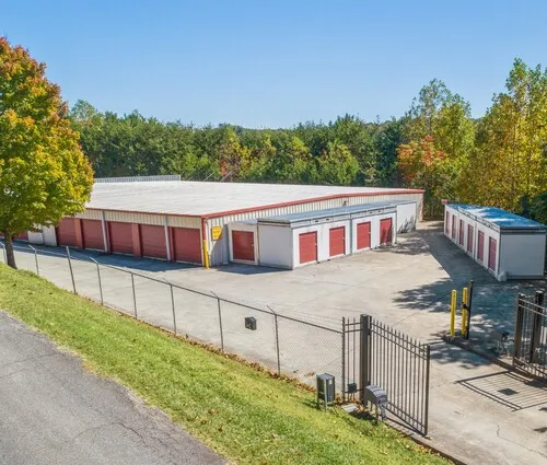 A Bolt Storage Facility in Ellijay, GA: Secure and welcoming self-storage with well-maintained facilities and roomy storage units reliable and convenient for your belongings.
