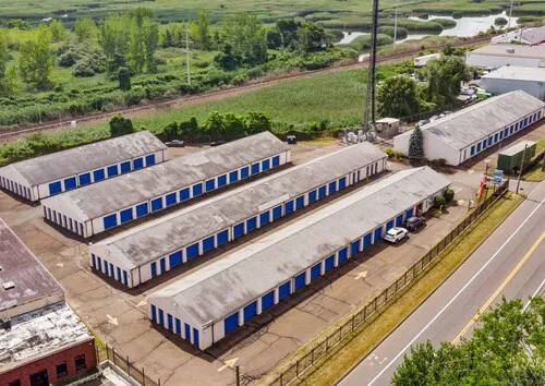 A Bolt Storage Facility in Hamden, CT: Secure and welcoming self-storage with well-maintained facilities and roomy storage units reliable and convenient for your belongings.