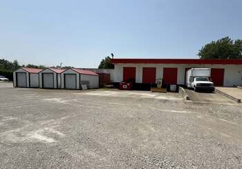 A bolt sTorage Facility in Kokomo, IN with a truck parked 