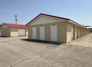 A self storage building from teh side 