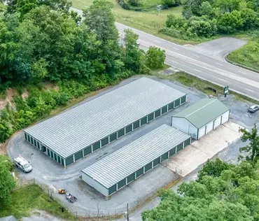 A Bolt Storage Facility in Abingdon, VA: Secure and welcoming self-storage with well-maintained facilities and roomy storage units reliable and convenient for your belongings.