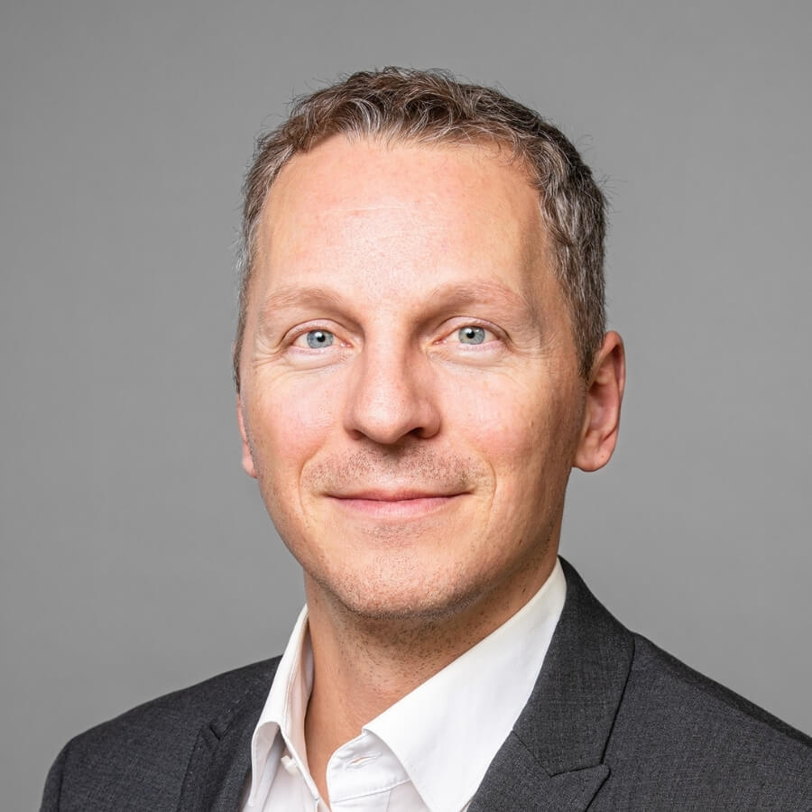 Portraitfoto von Nils Hegel