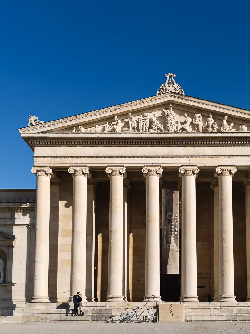 Couple on the steps outside Munich's Glyptothek.
