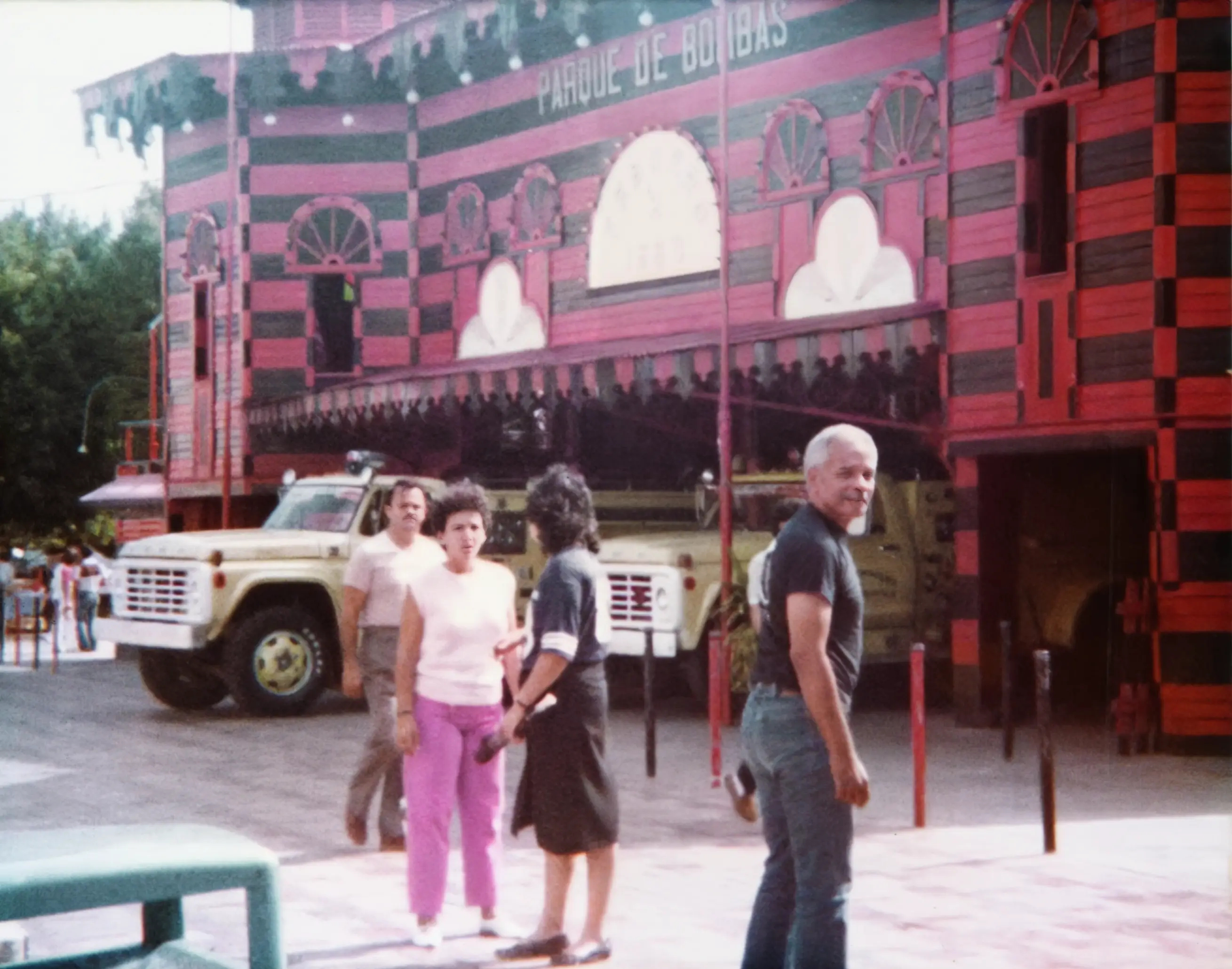 Ismael en la plaza pública de Ponce. Marzo 1984. Fuente: Archivo de la Fundación Ismael Rivera.