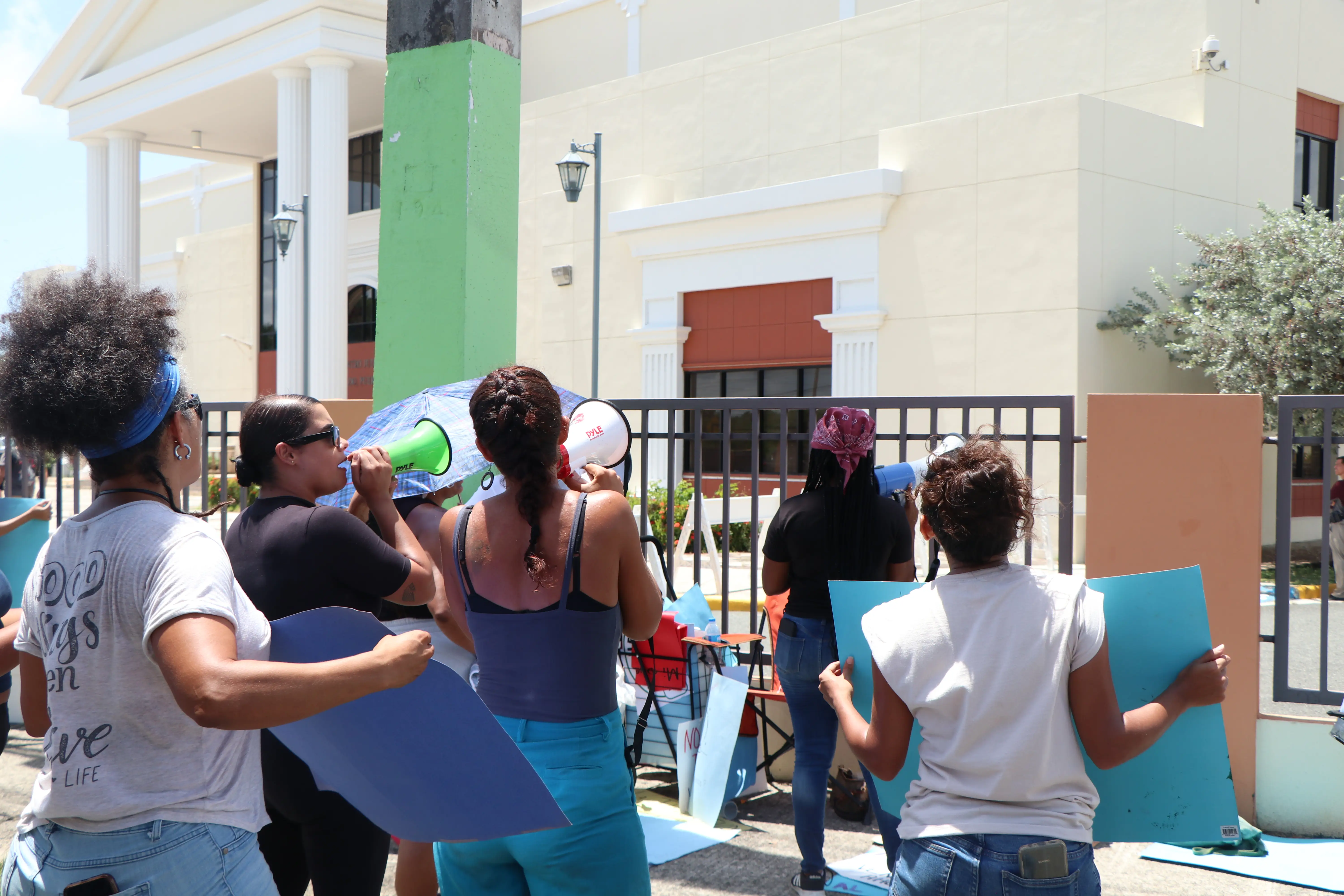 Manifestación en solidaridad con Katherine durante su citación a una Regla 6 (2023, foto de Revista étnica).