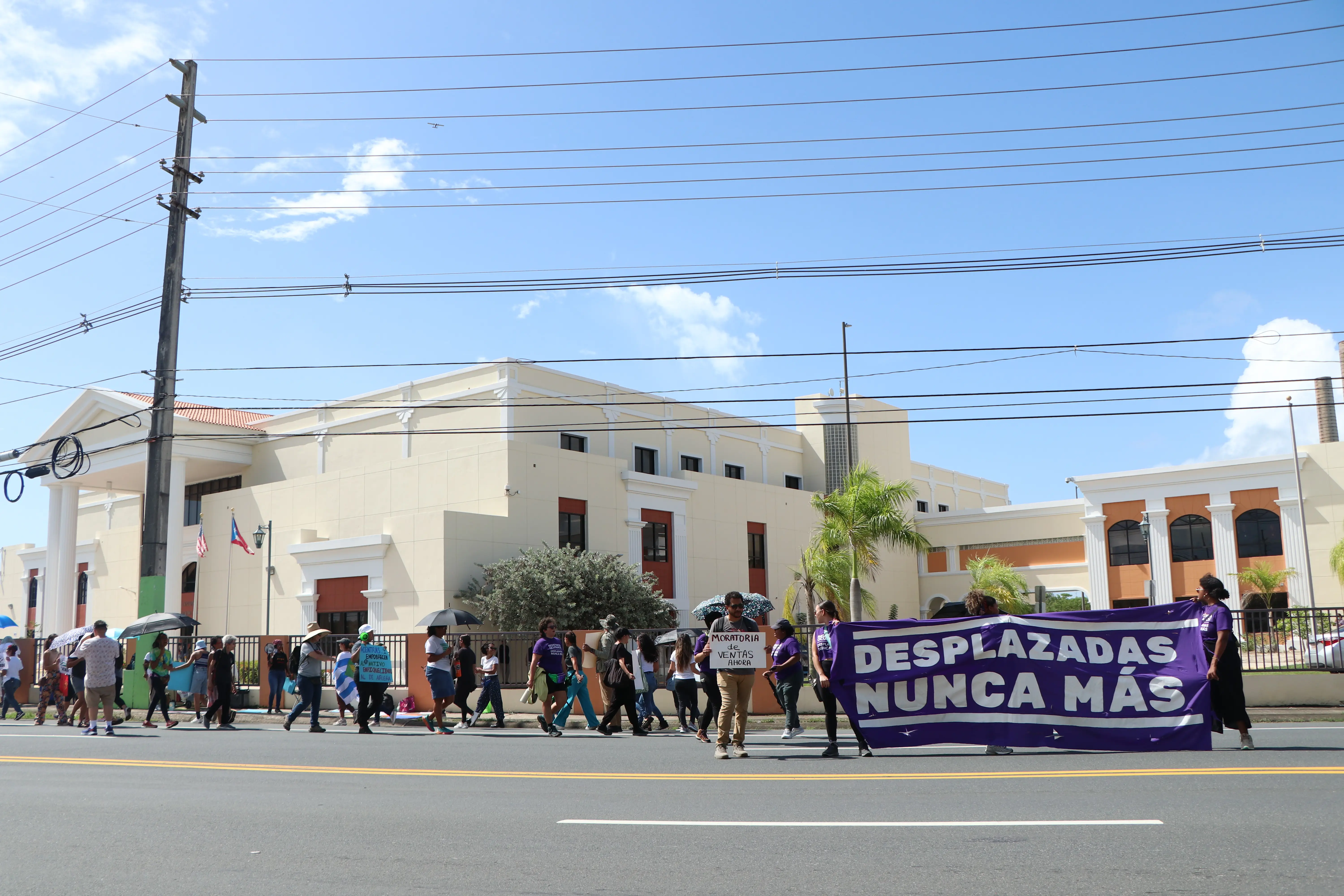 Piquete frente al Tribunal de Fajardo durante manifestación en solidaridad con Katherine durante su citación a una Regla 6 (2023, foto de Revista étnica).