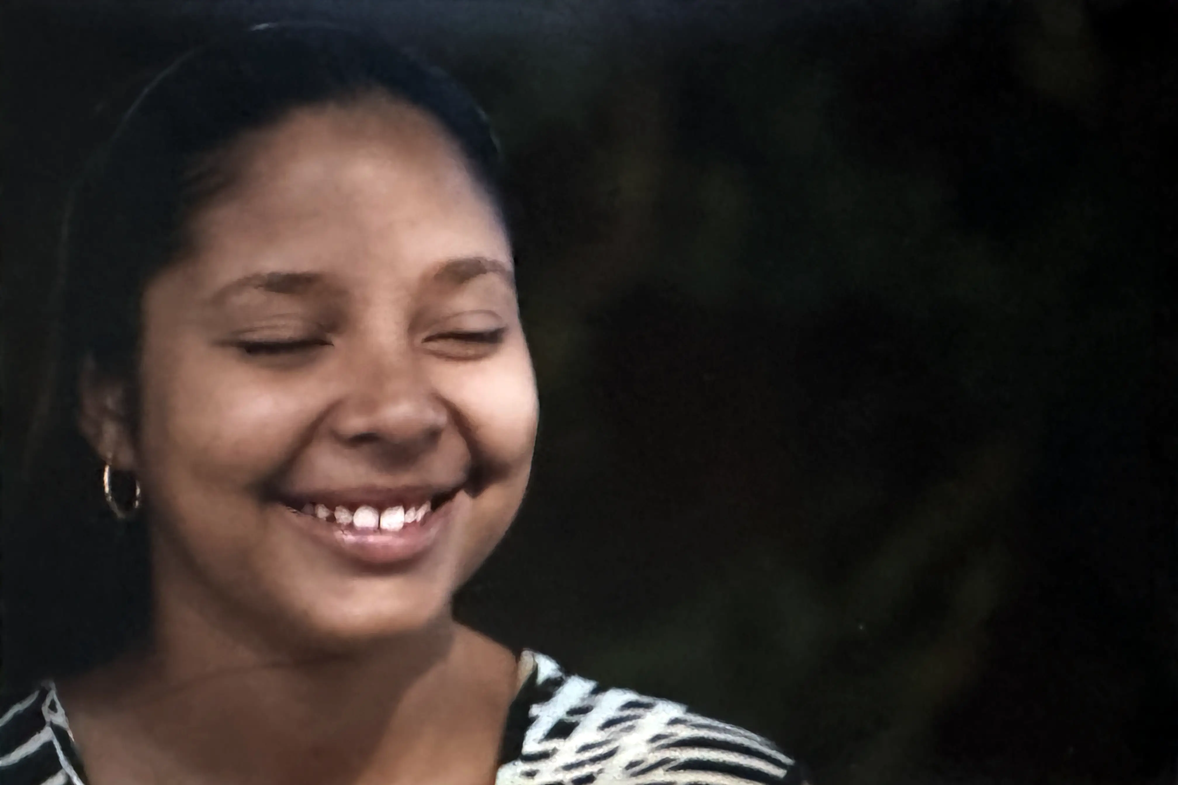 Marilyn López Parrilla, compañera de la Alianza de Mujeres Viequenses y, al momento de las fotos, la más joven de la organización. Es maestra y colaboradora de la Colmena Cimarrona (2003, foto por Deevah Meléndez).