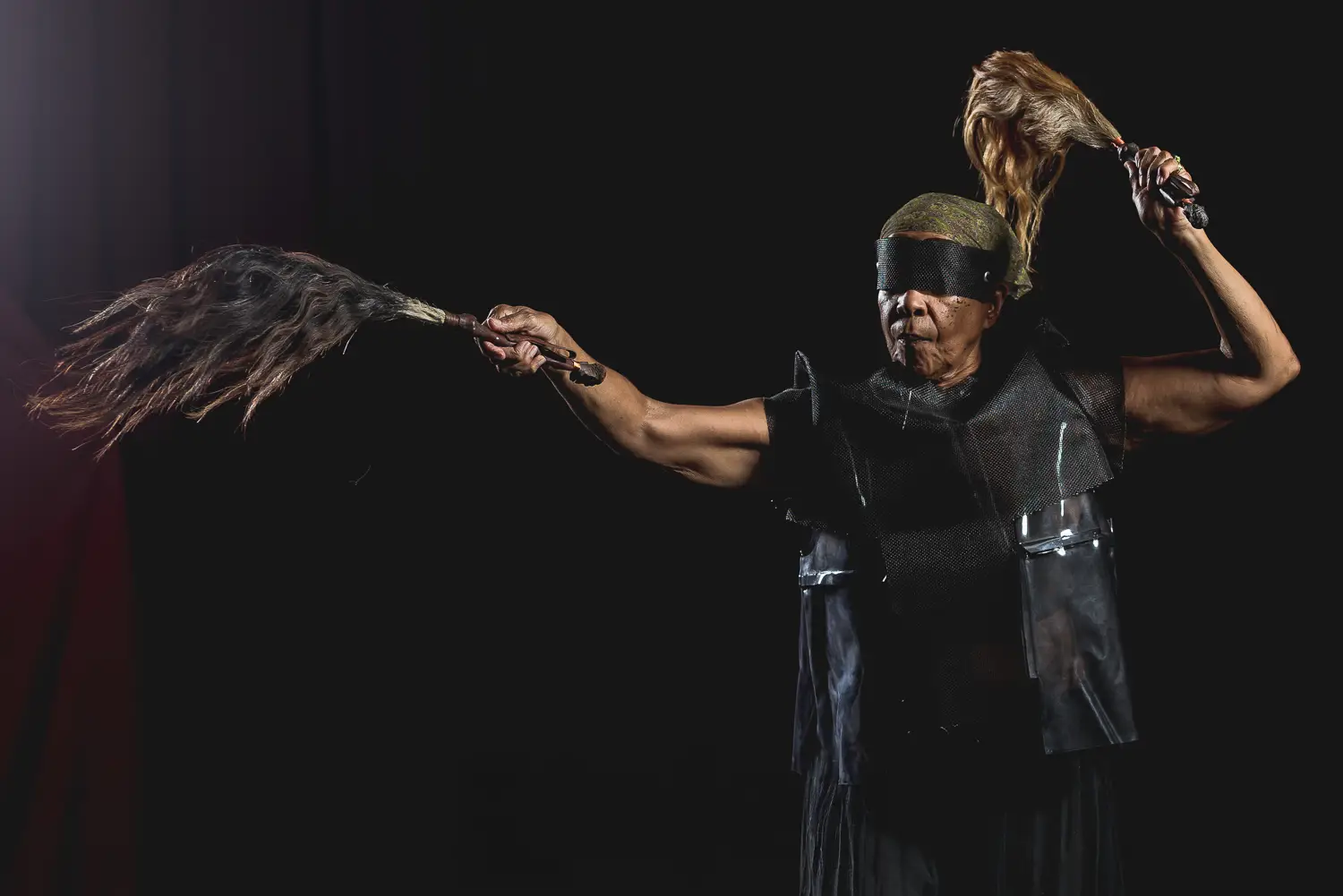 2018. Documentación fotográfica para la Red Afro de Revista étnica de Awilda Sterling Duprey en performance y vestuario de "en-cierro", performance transicional.  Fotografía: Johnny De Los Santos (598 Studios) para Revista étnica. 