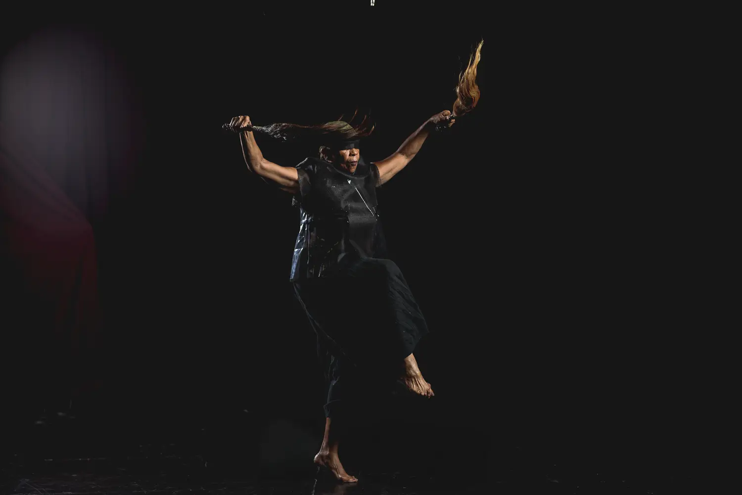 2018. Documentación fotográfica para la Red Afro de Revista étnica de Awilda Sterling Duprey en performance y vestuario de "en-cierro", performance transicional.  Fotografía: Johnny De Los Santos (598 Studios) para Revista étnica. 