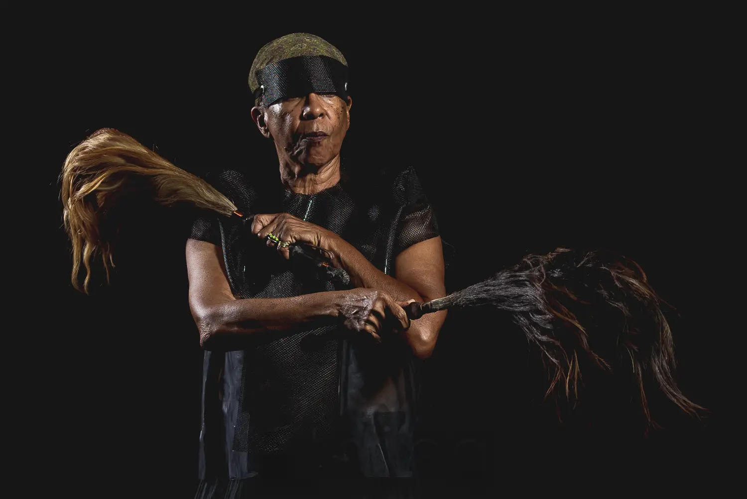 2018. Documentación fotográfica para la Red Afro de Revista étnica de Awilda Sterling Duprey en performance y vestuario de "en-cierro", performance transicional.  Fotografía: Johnny De Los Santos (598 Studios) para Revista étnica. 