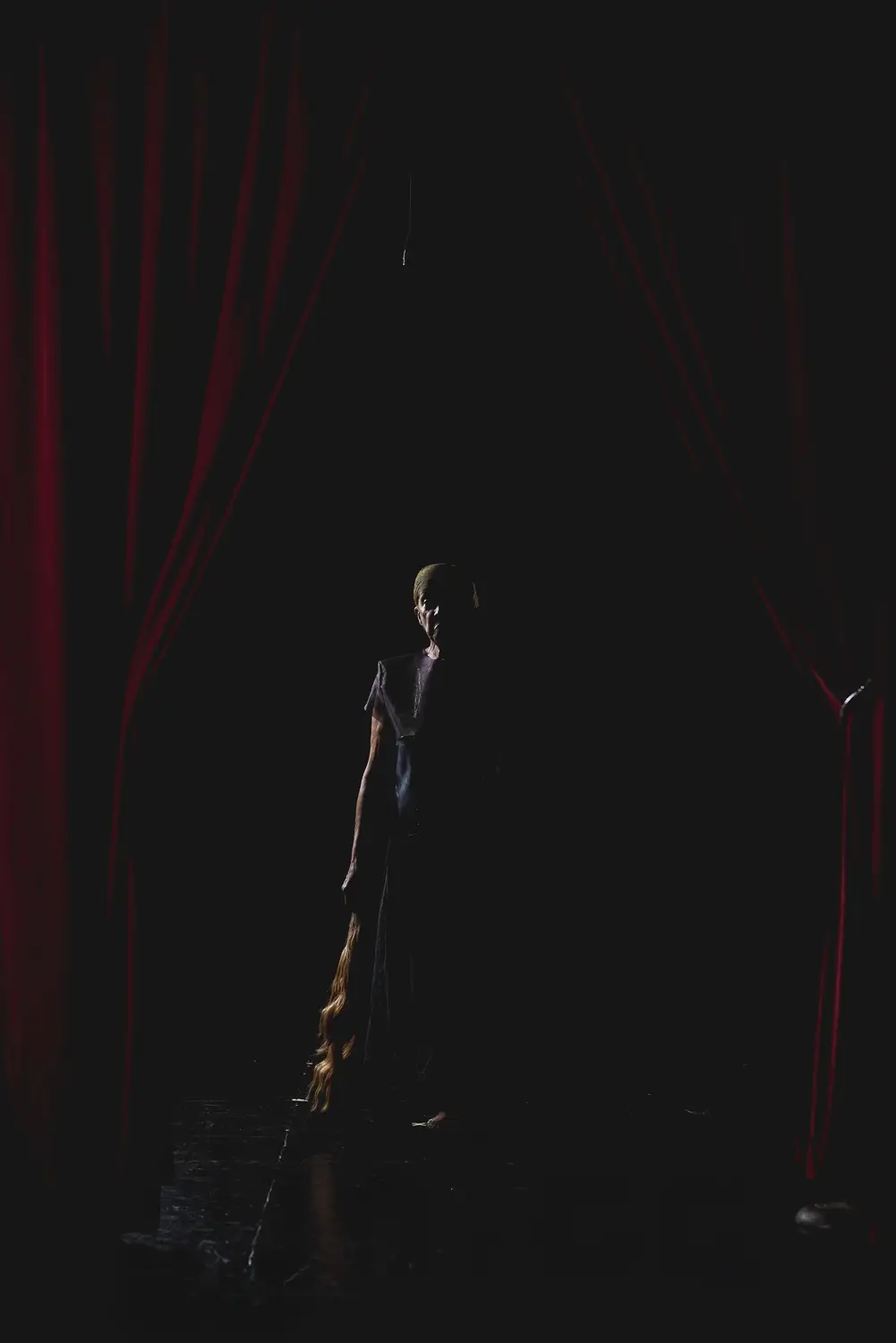 2018. Documentación fotográfica para la Red Afro de Revista étnica de Awilda Sterling Duprey en performance y vestuario de "en-cierro", performance transicional.  Fotografía: Johnny De Los Santos (598 Studios) para Revista étnica. 