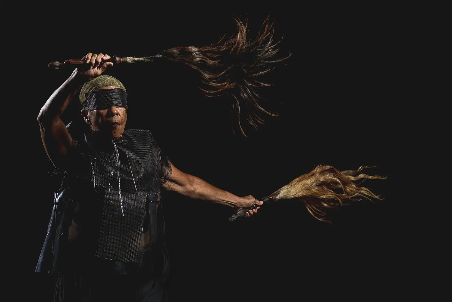 2018. Documentación fotográfica para la Red Afro de Revista étnica de Awilda Sterling Duprey en performance y vestuario de "en-cierro", performance transicional.  Fotografía: Johnny De Los Santos (598 Studios) para Revista étnica. 