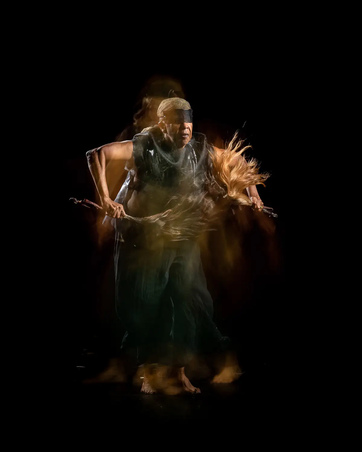 2018. Documentación fotográfica para la Red Afro de Revista étnica de Awilda Sterling Duprey en performance y vestuario de "en-cierro", performance transicional.  Fotografía: Johnny De Los Santos (598 Studios) para Revista étnica. 