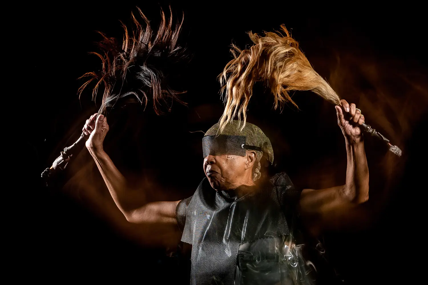 2018. Documentación fotográfica para la Red Afro de Revista étnica de Awilda Sterling Duprey en performance y vestuario de "en-cierro", performance transicional.  Fotografía: Johnny De Los Santos (598 Studios) para Revista étnica. 