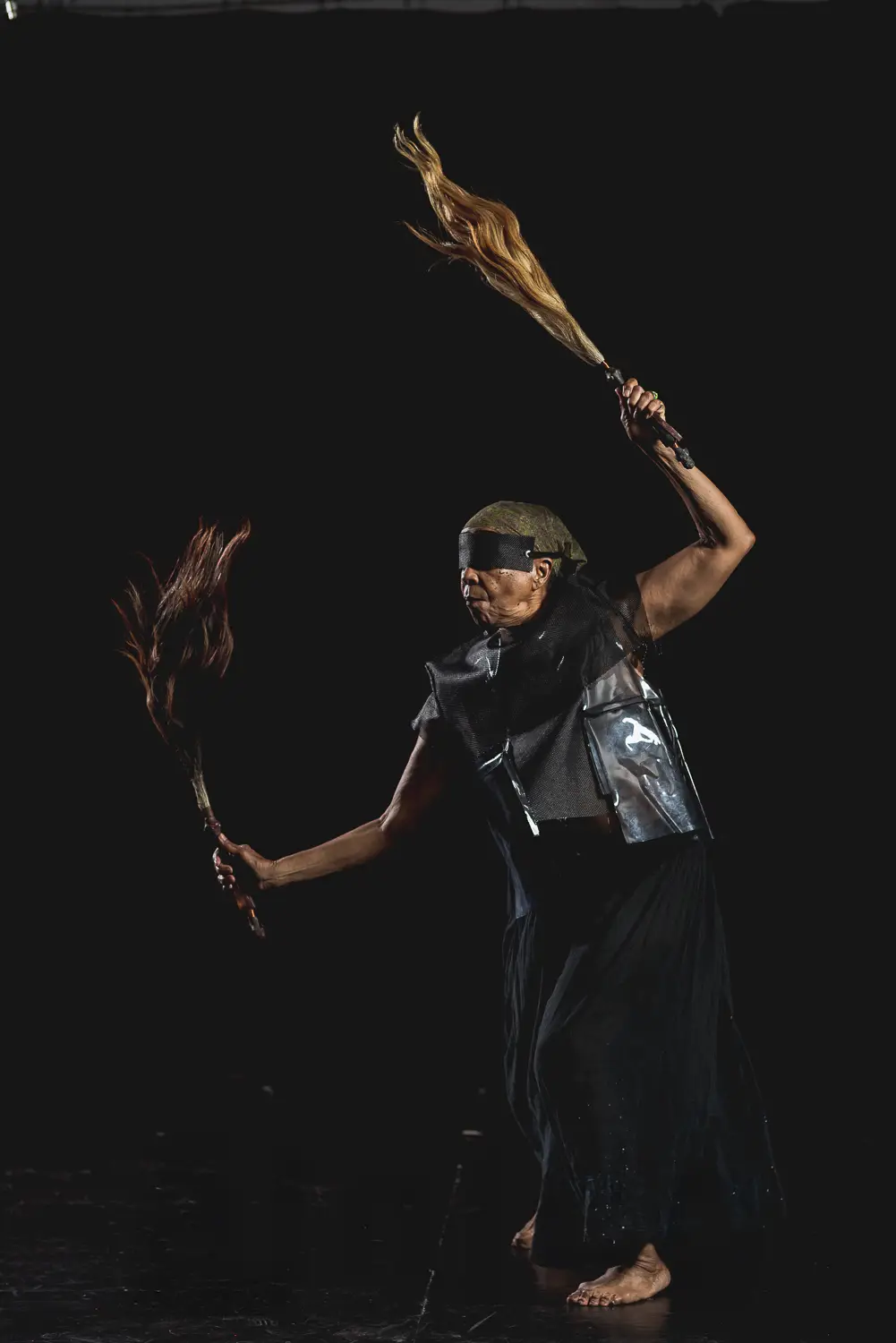 2018. Documentación fotográfica para la Red Afro de Revista étnica de Awilda Sterling Duprey en performance y vestuario de "en-cierro", performance transicional.  Fotografía: Johnny De Los Santos (598 Studios) para Revista étnica. 