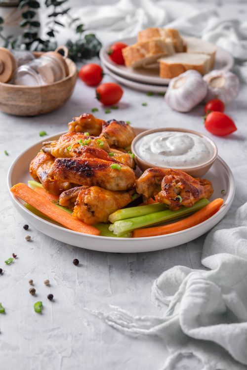 Buffalo wings with Skyr Ranch dip