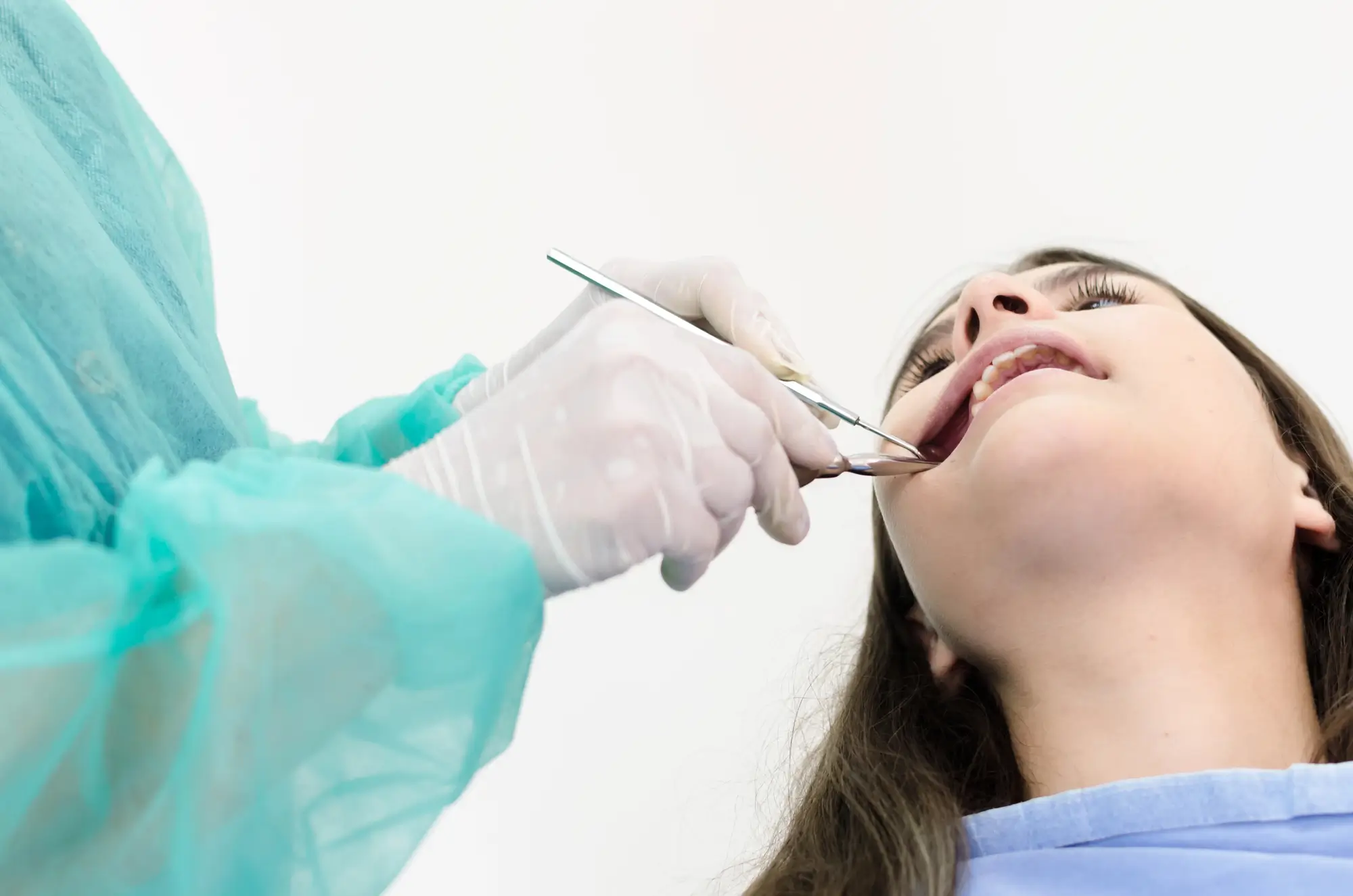 Tooth removal procedure by dentist, dental implants Columbus Ohio