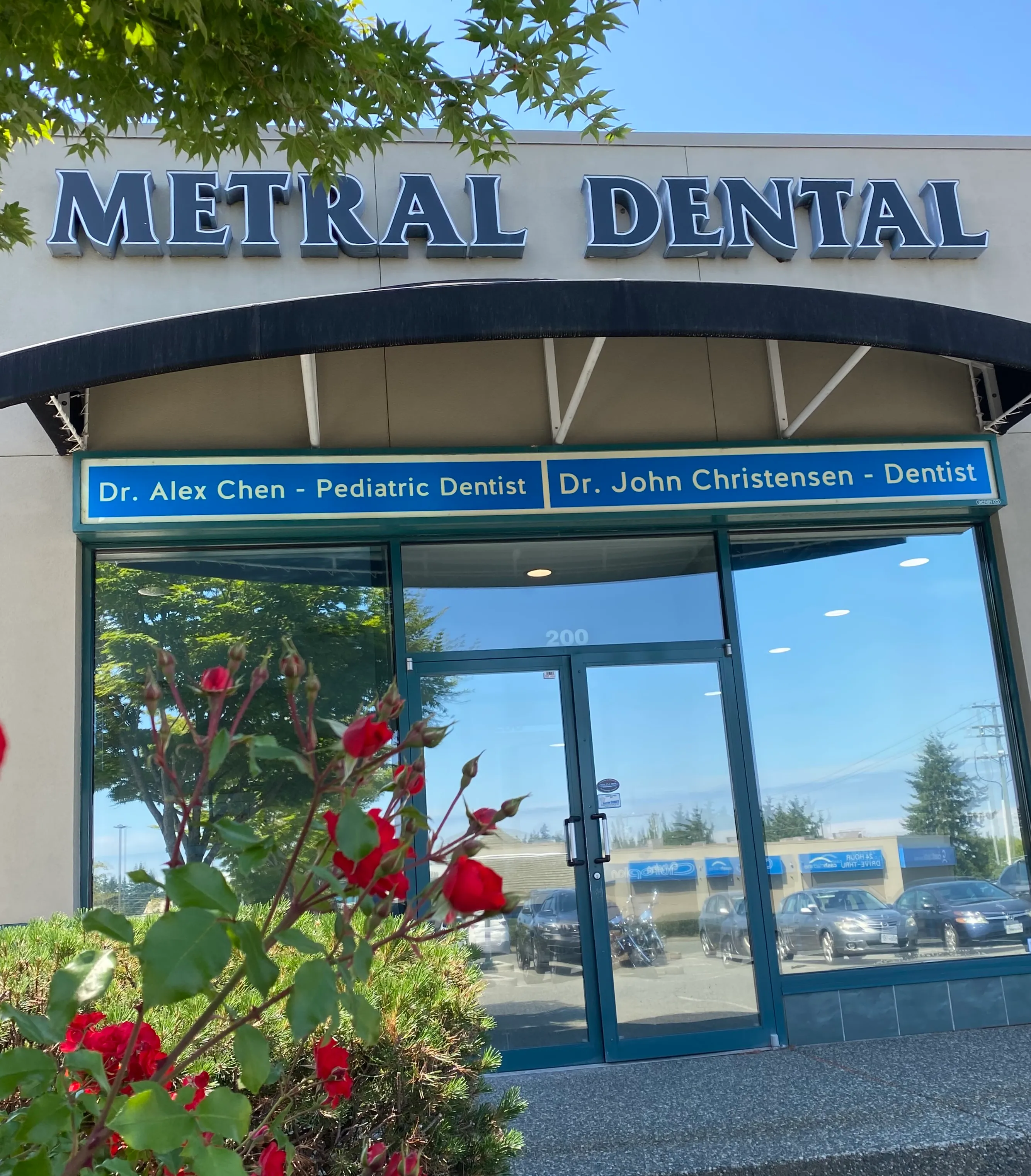 Photo of the exterior of Metral Dental office