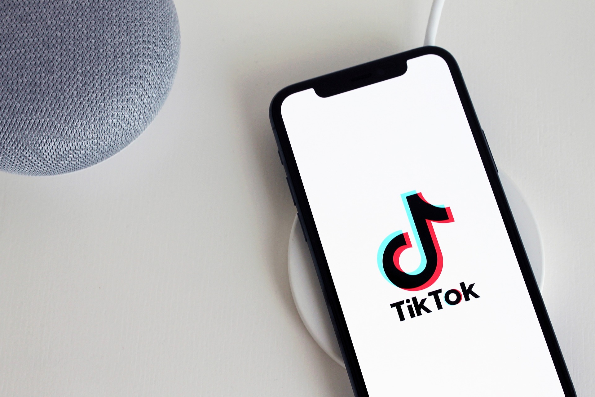 Fałszywe sklepy na TikToku. Jak oszuści wyłudzają dane i pieniądze?