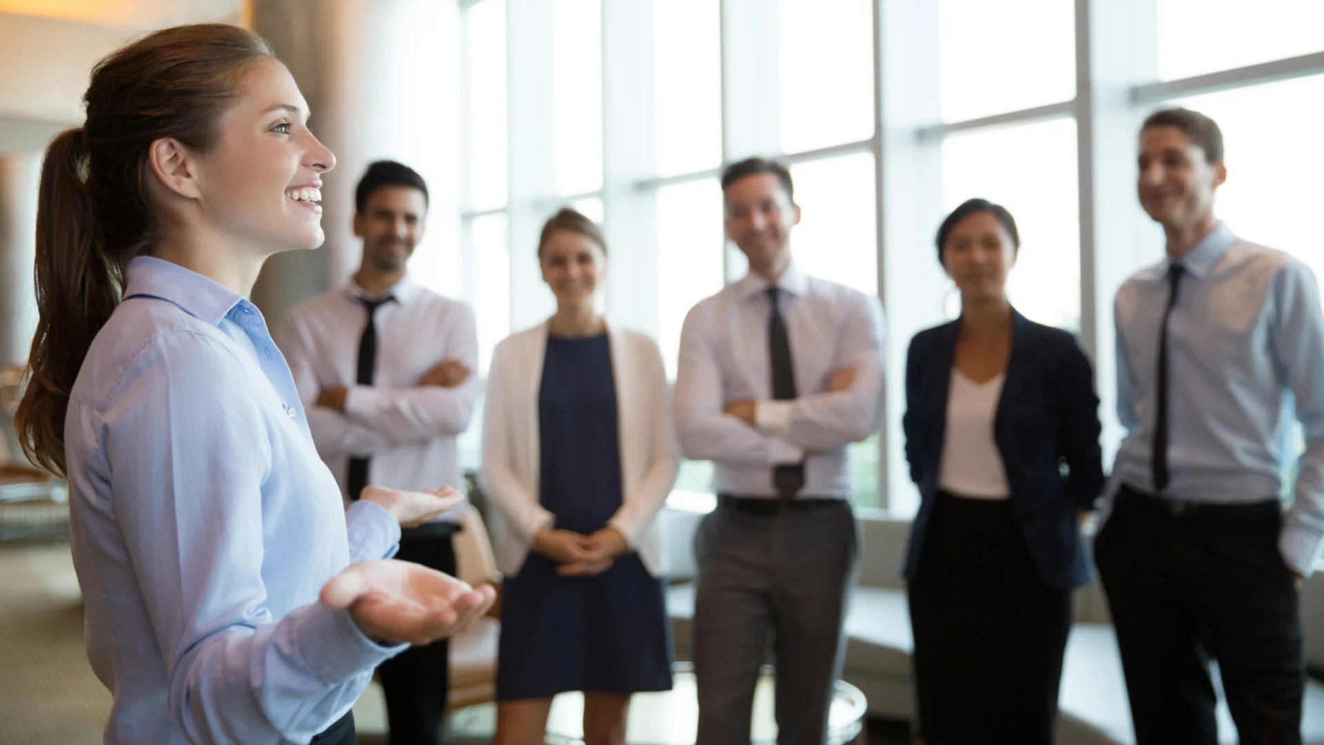 Modelo de liderazgo empresarial enfocado en la gestión efectiva de equipos y resultados organizacionales