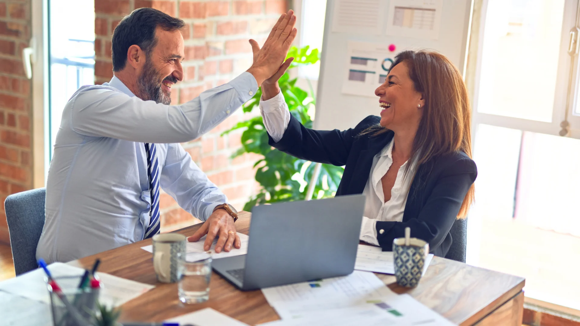 Cómo aplicar el liderazgo empresarial para mejorar la gestión de equipos y resultados organizacionales