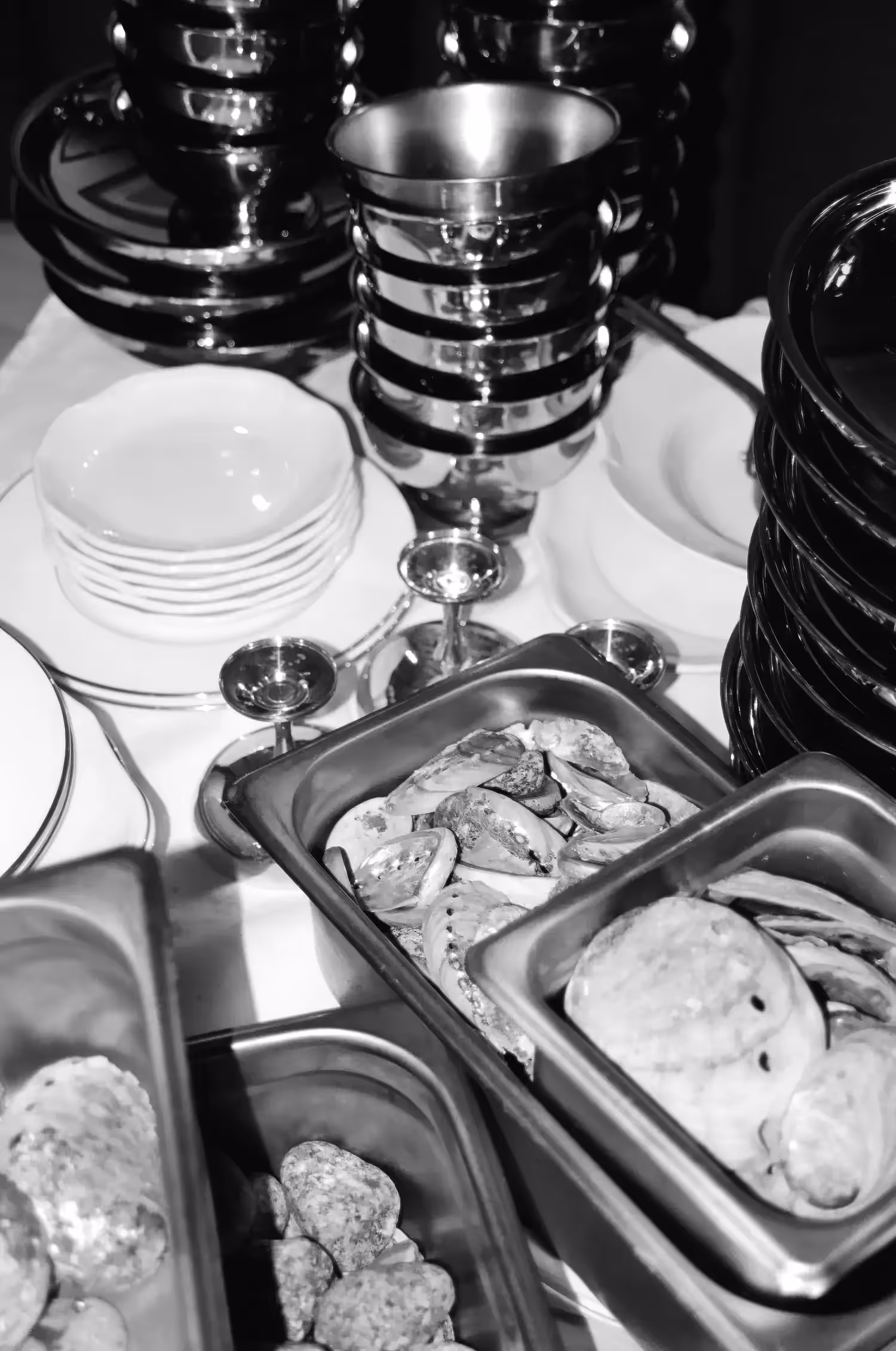 Chez Noir Dinner Service