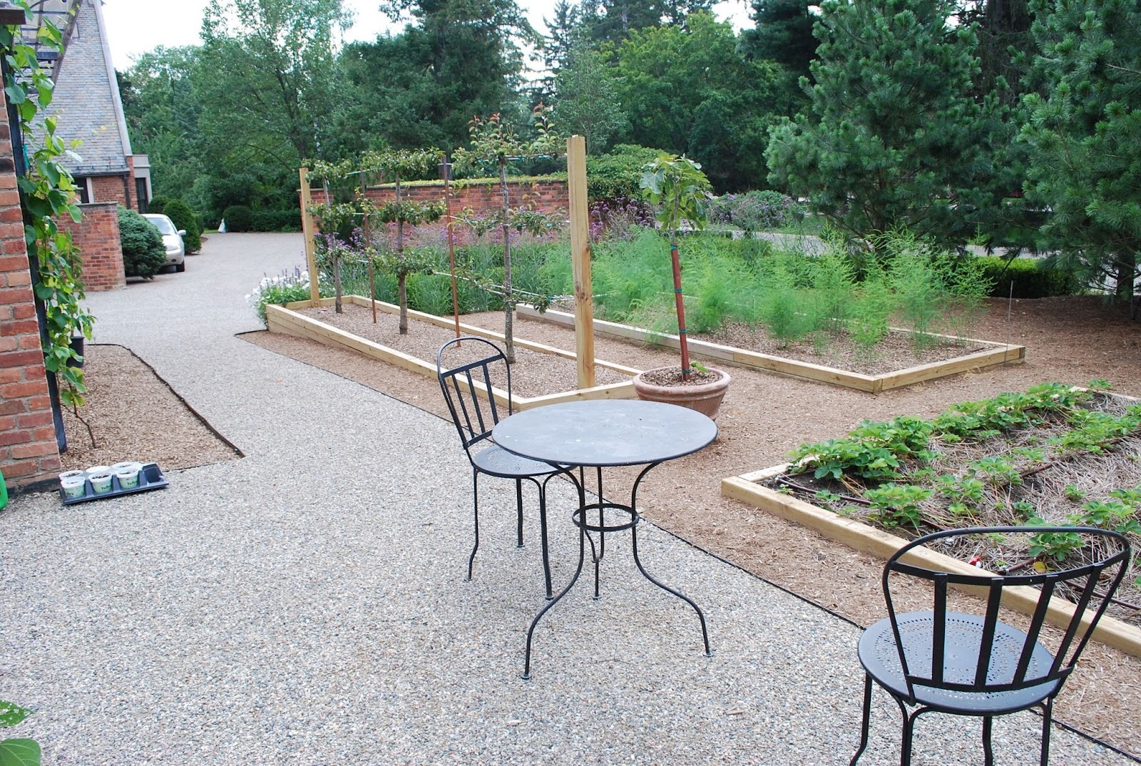 Why Is Decomposed Granite a Top Choice for Pathways & Garden Designs?