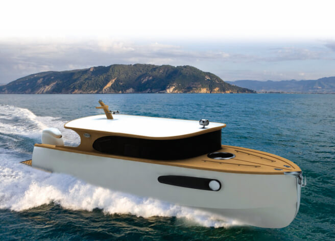 Fracraft boar cruising on adriatic sea