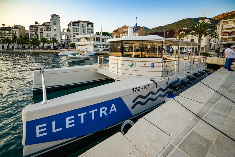 Fracraft Elettra hybrid boat model