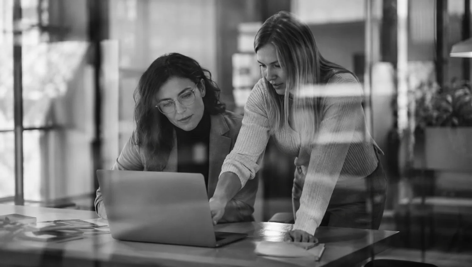 Affiliate programme manager conducting a publisher onboarding session with a new affiliate partner