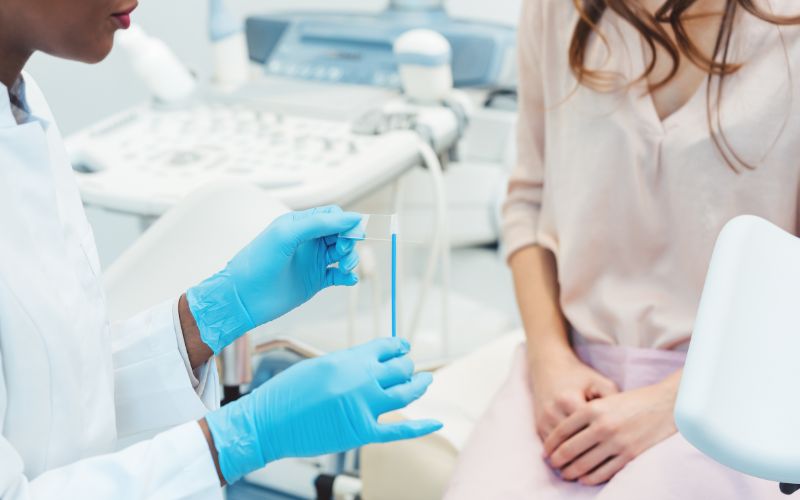 Cytologia – jak się przygotować, co wykrywa i co ile ją robić