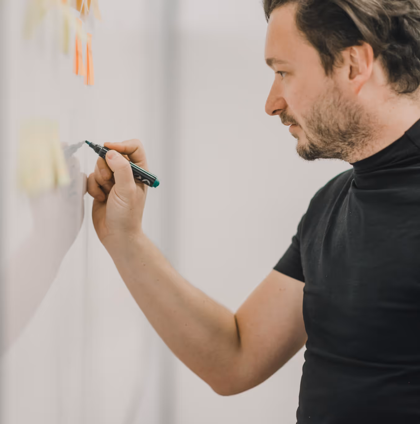 Und so geht es weiter. Mit Sebastian am Whiteboard