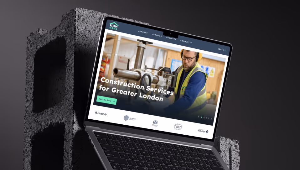 Startseite von KBH Haus in einem Laptop zeigt Homepage-Redesign